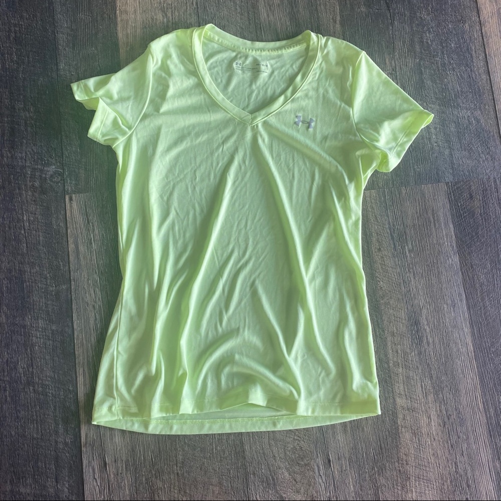 Green athletic tee
